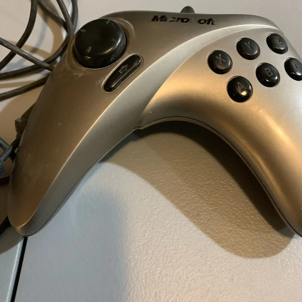 Microsoft SideWinder Game Pad Pro - Gray